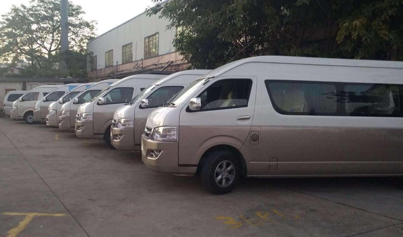 北京中巴车带司机租一天多少钱?