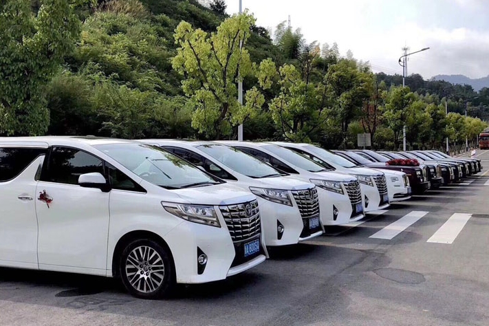 北京哪个平台可以带司机租车?