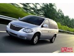 沙尘暴过后不要直接用掸子或抹布清理车身上的沙子 沙尘暴过后不要直接用掸子或抹布清理车身上的沙子