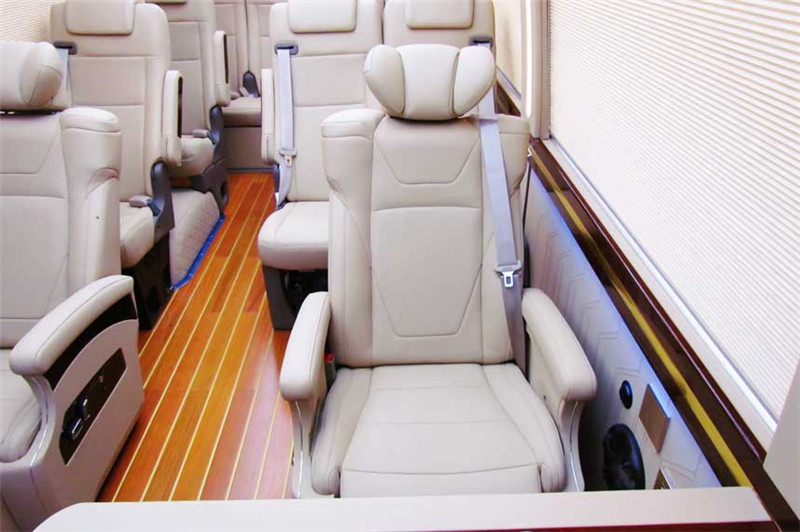 北京出游租15人左右【豪华型】考斯特一天费用多少?