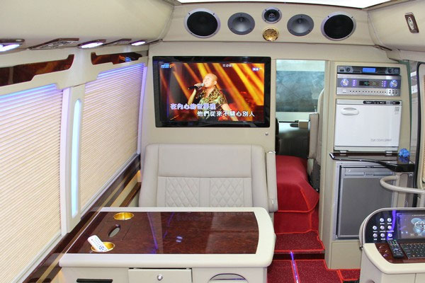 考斯特19座中巴车租赁带司机租一天多少钱? 考斯特19座中巴车租赁带司机租一天多少钱?