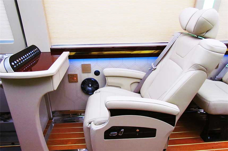 北京出游租15人左右【豪华型】考斯特一天费用多少?